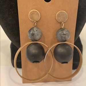 💐6/25 gold toned circle and black balls dangle